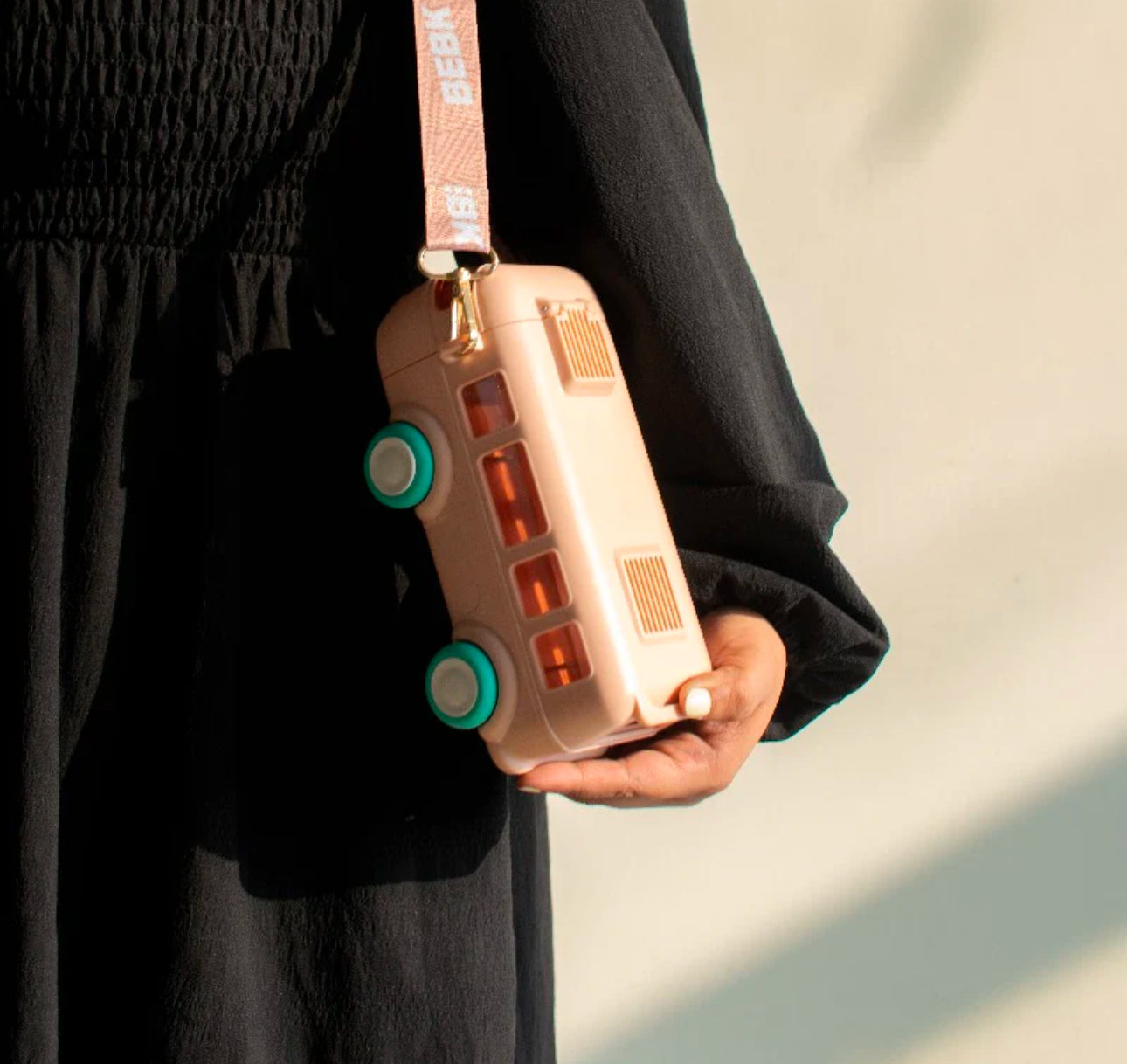 Bus Bottle with Wheels β Fun, Playful & School-Ready! ππ¦